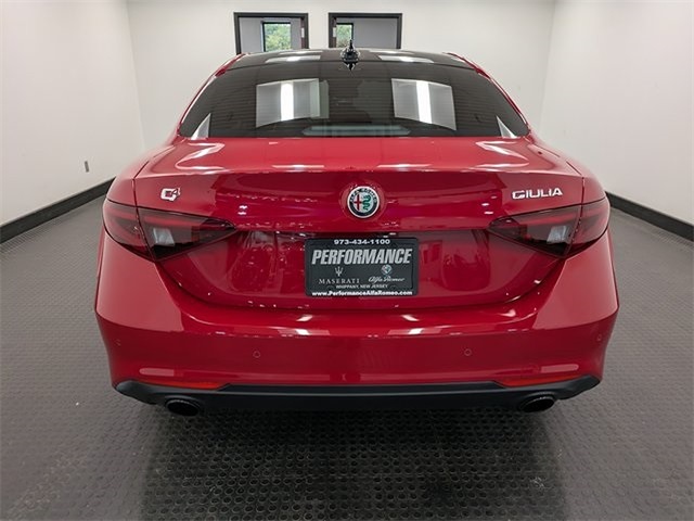 2022 Alfa Romeo Giulia Ti photo 5