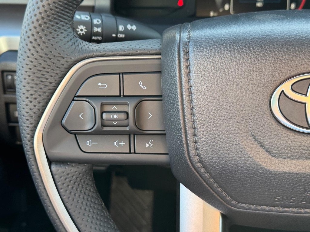 2025 Toyota Tacoma SR5 4x4 Double Cab photo 12