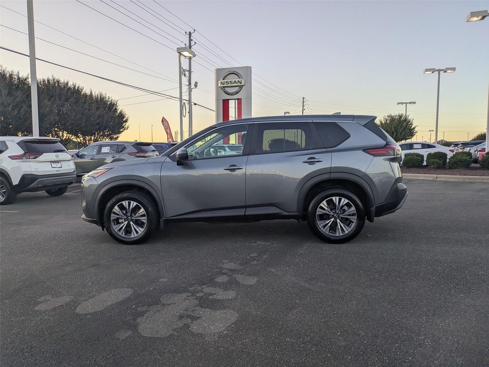 2023 Nissan Rogue SV photo 3