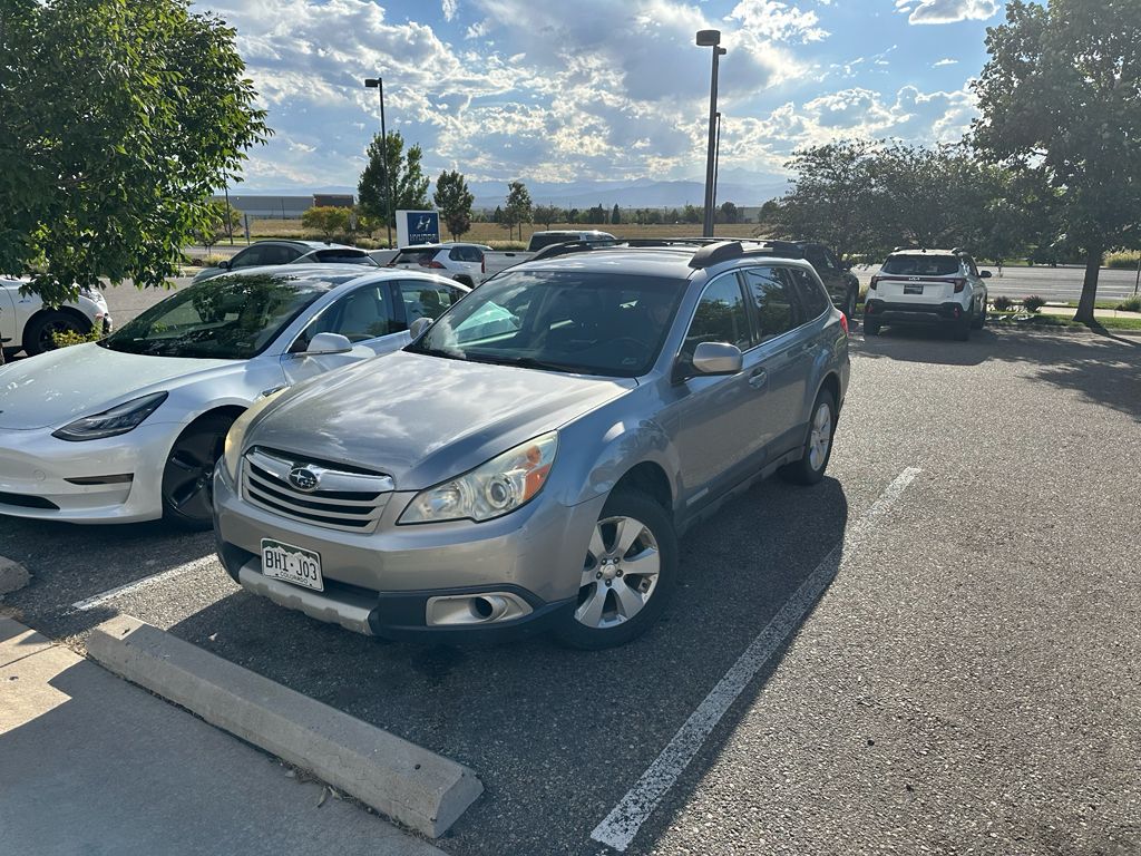 2010 Subaru Outback Premium photo 7