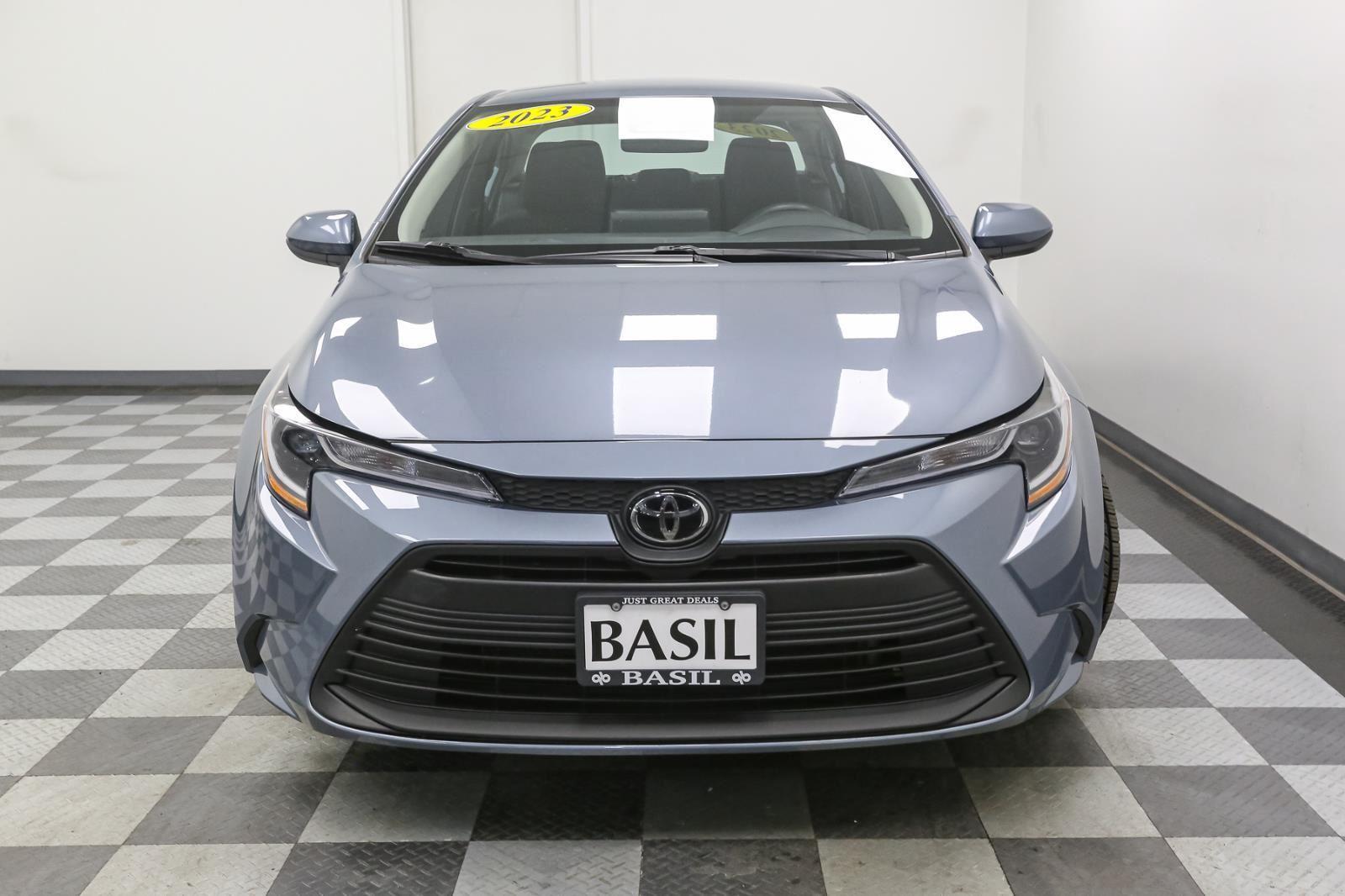 2023 Toyota Corolla LE photo 3