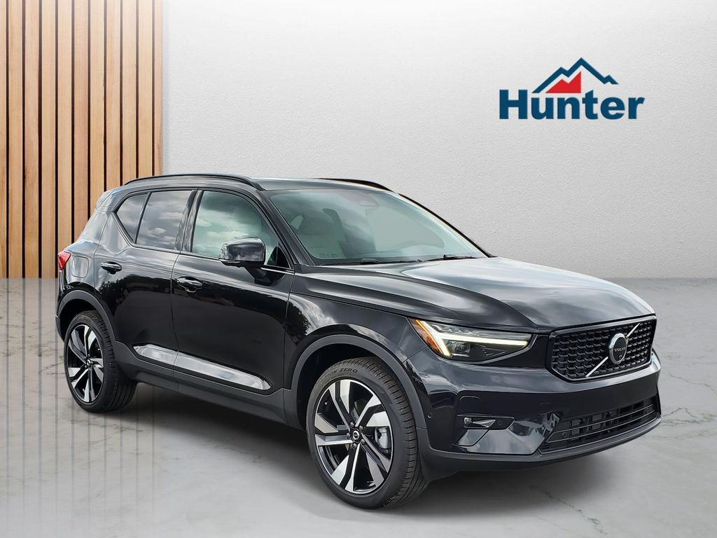 2026 Volvo XC40 Plus