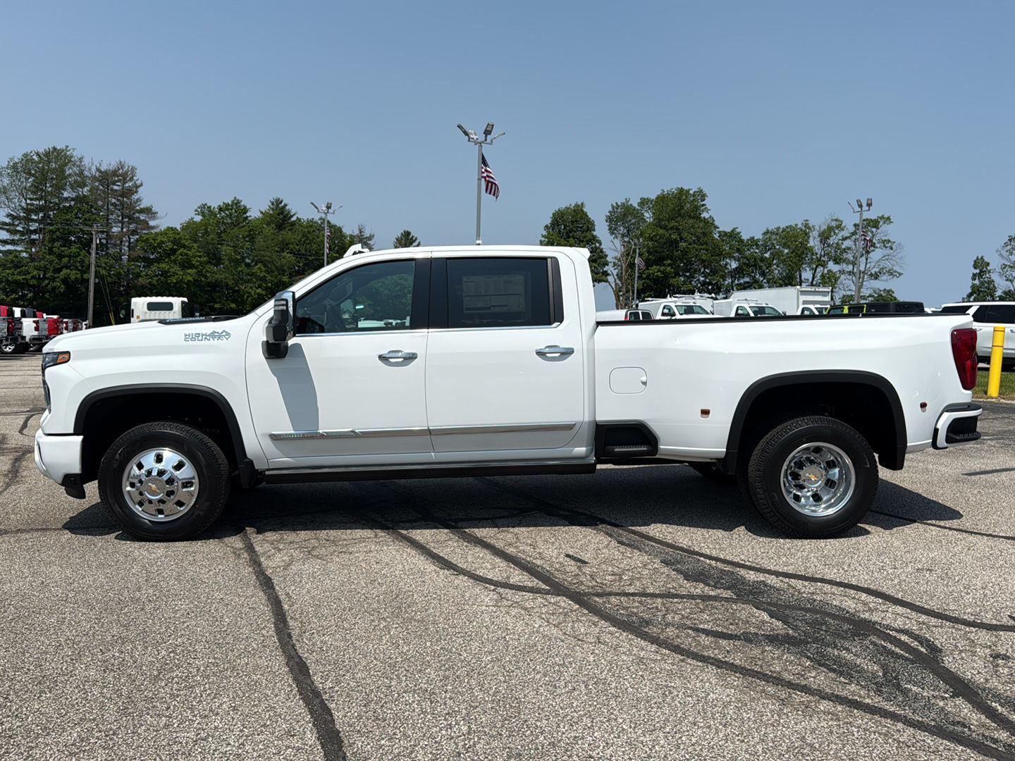 2025 Chevrolet Silverado 3500HD High Country photo 3