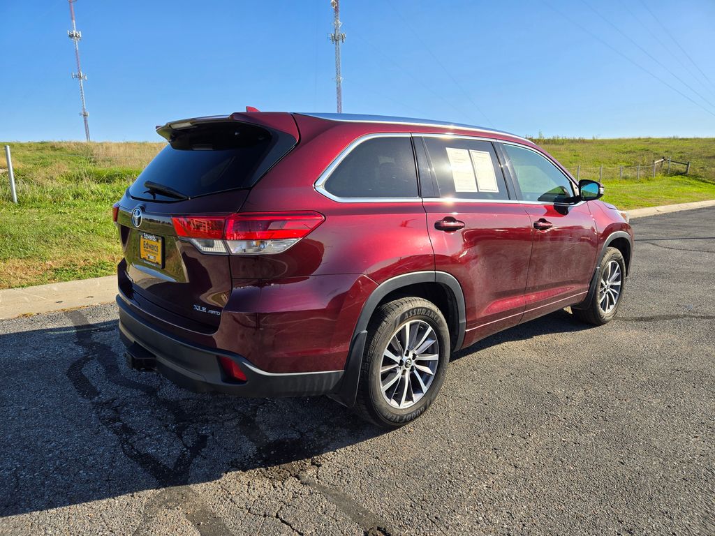 2017 Toyota Highlander SE XLE photo 3