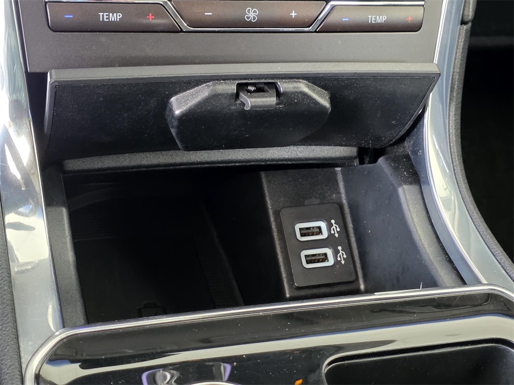 2020 Ford Edge Titanium photo 28