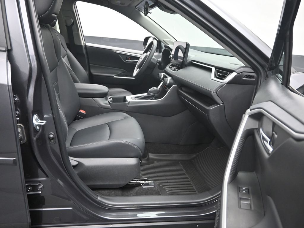 2024 Toyota RAV4 XLE Premium photo 5