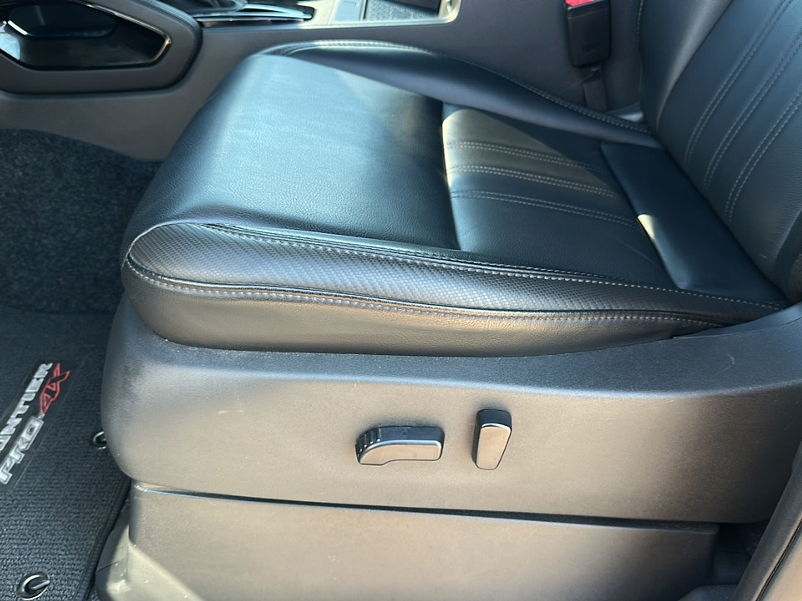 2022 Nissan Frontier Crew Cab PRO-4X photo 7