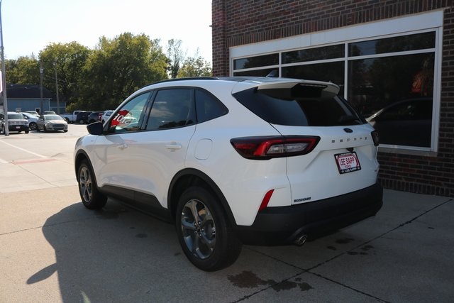 2025 Ford Escape ST-Line photo 4