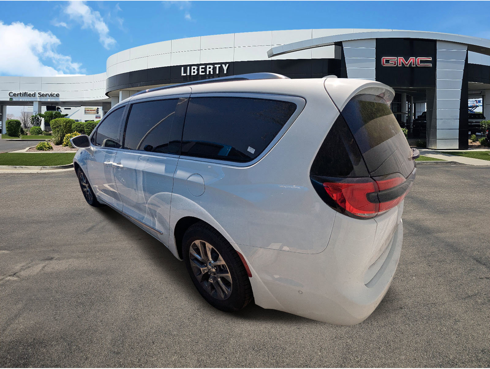 2022 Chrysler Pacifica Hybrid Pinnacle photo 3