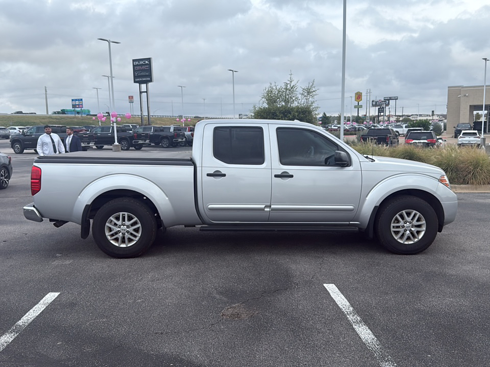 2018 Nissan Frontier SV Crew Cab photo 2