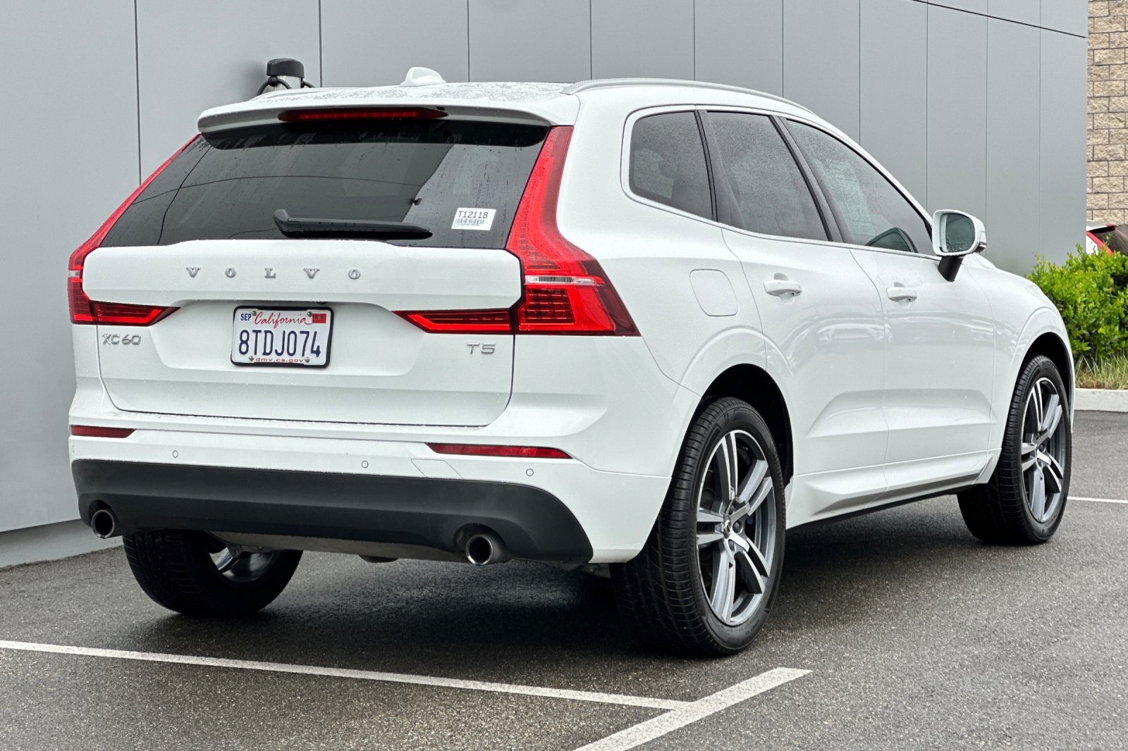 2021 Volvo XC60 T5 Momentum photo 6