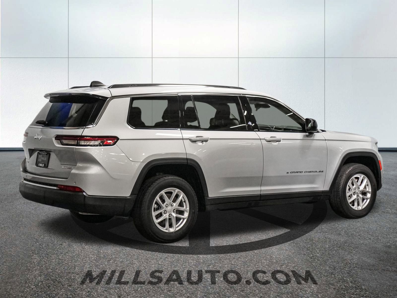 2023 Jeep Grand Cherokee Laredo Altitude photo 7