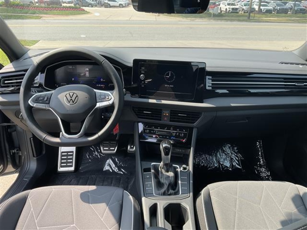2025 Volkswagen Jetta 1.5T Sport photo 7