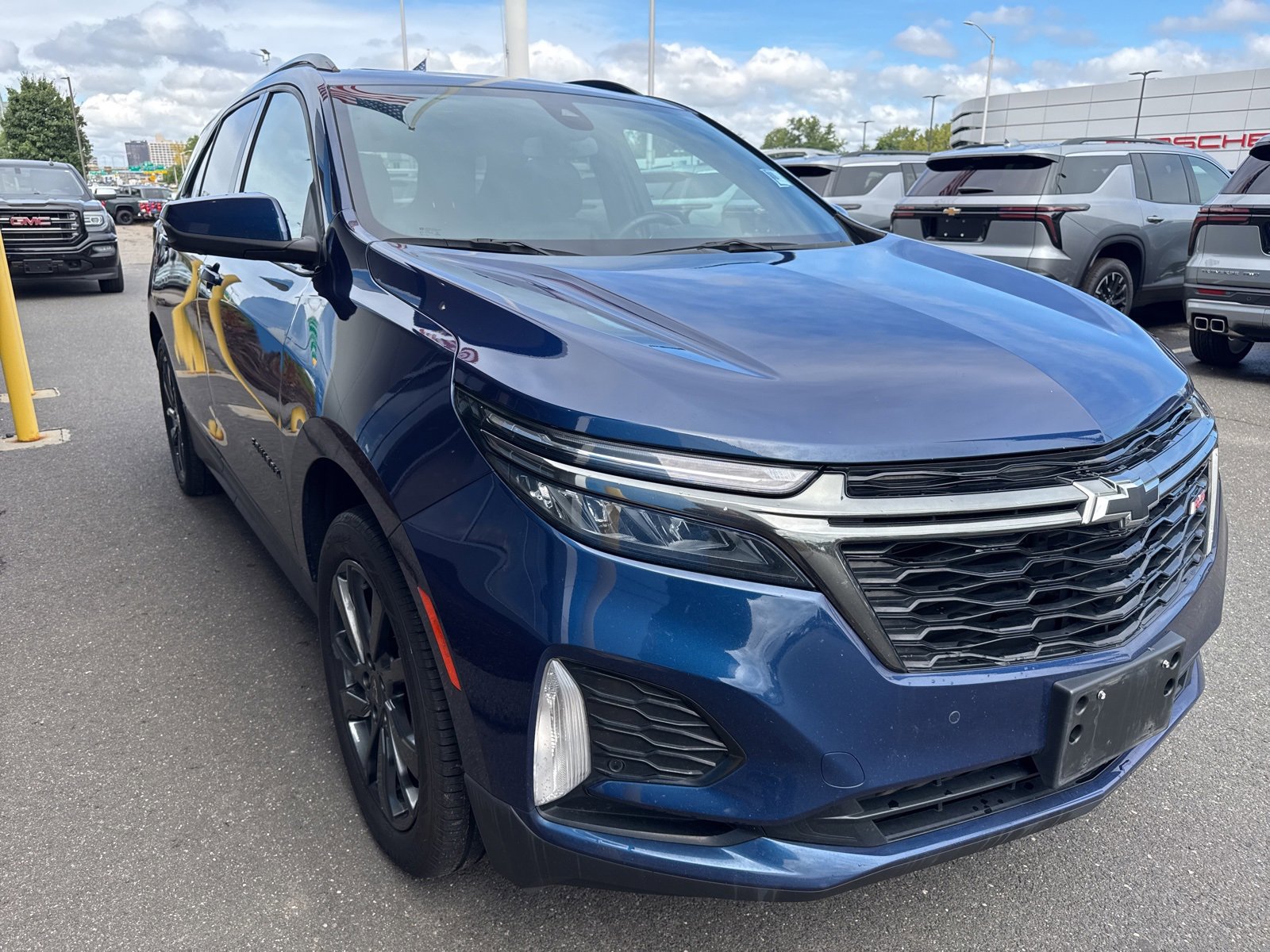 2023 Chevrolet Equinox RS photo 2