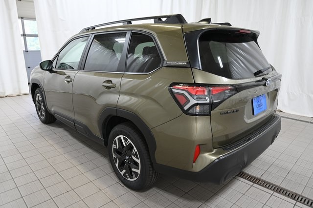 2025 Subaru Forester Premium photo 8