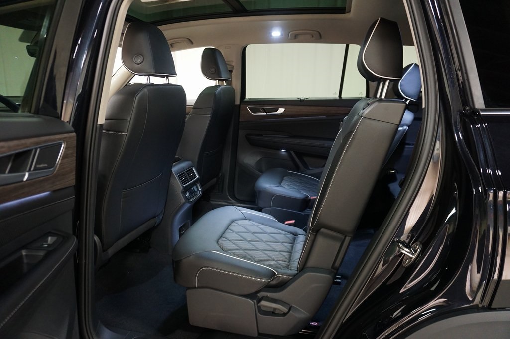 2026 Volkswagen Atlas SEL Premium R-Line photo 10