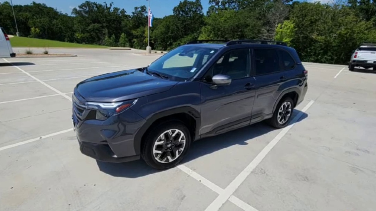 2025 Subaru Forester Premium photo 28