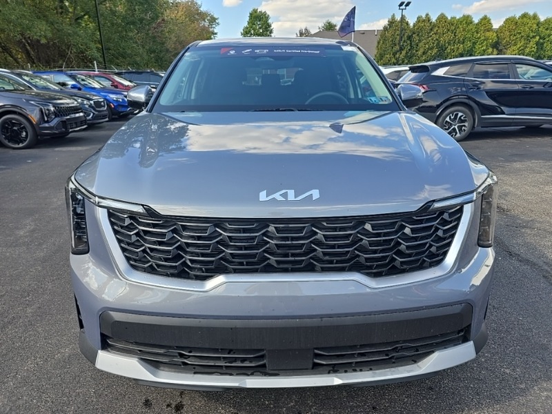 2025 Kia Sorento LX photo 2
