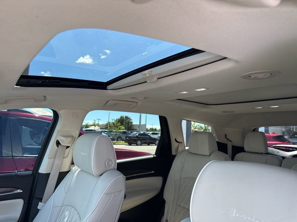 2023 Buick Enclave Avenir photo 2