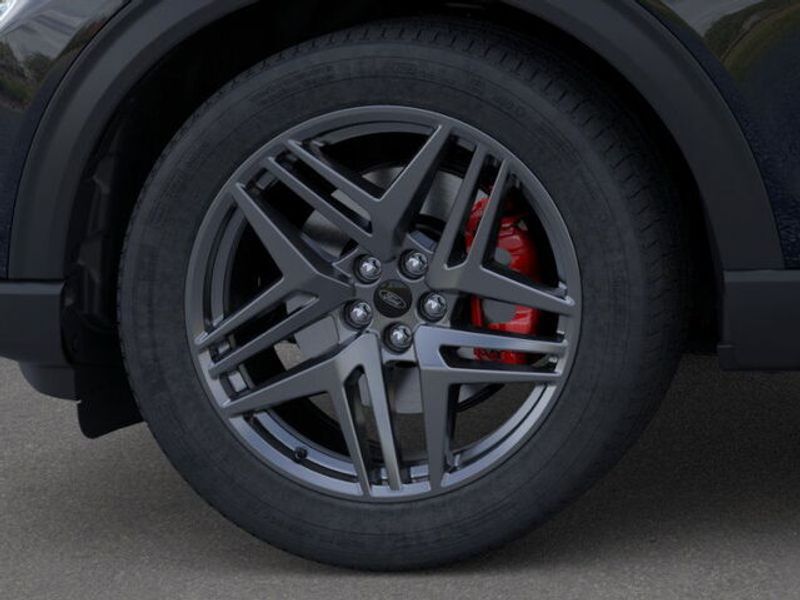 2025 Ford Explorer ST photo 16