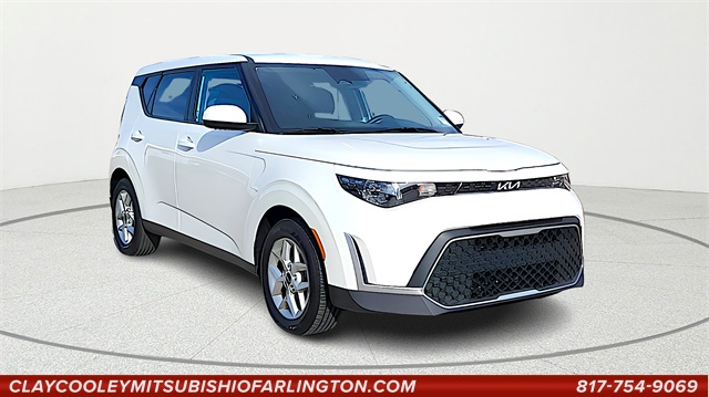 2024 Kia Soul LX's photo