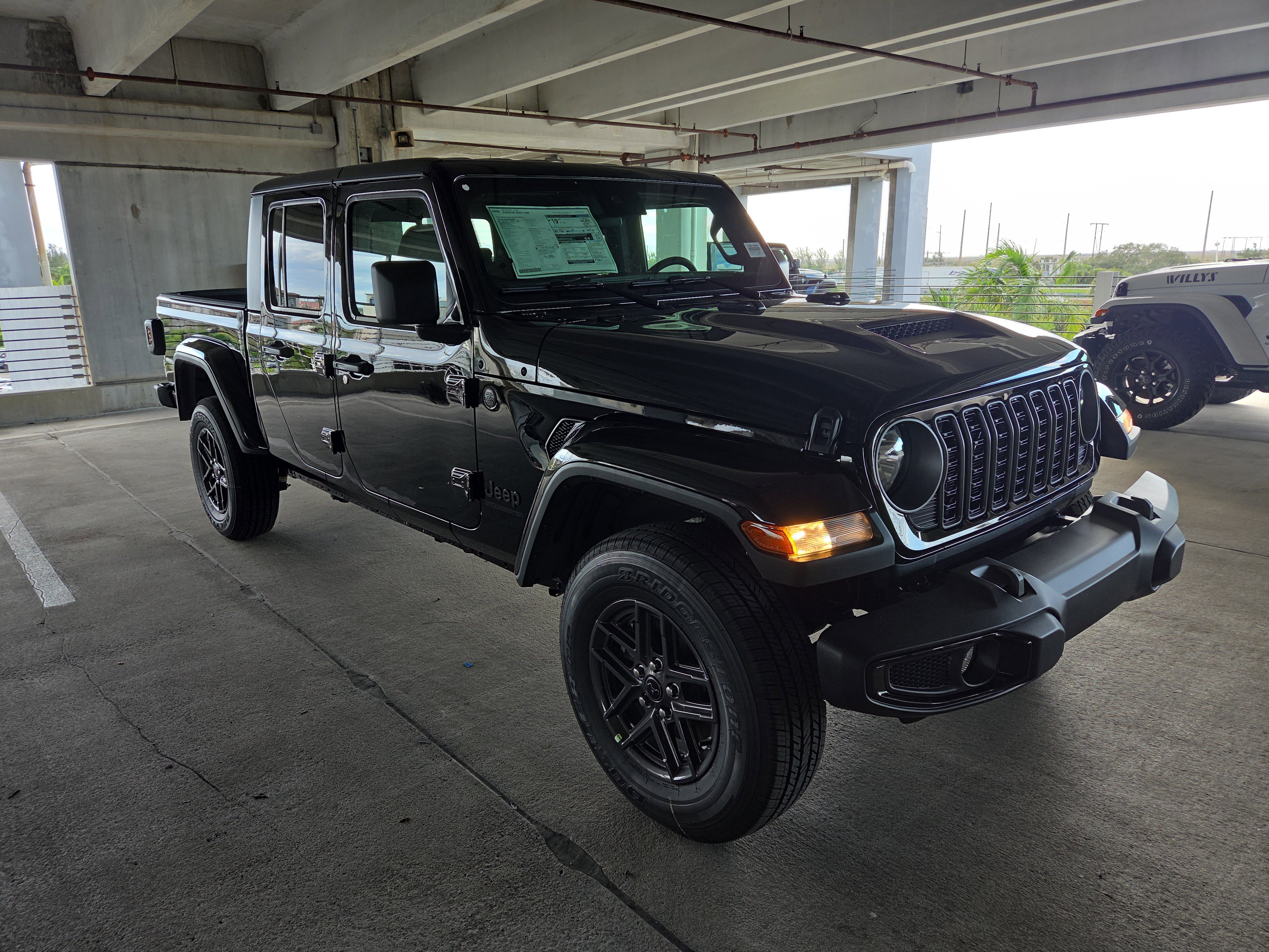 2025 Jeep Gladiator Sport S's photo