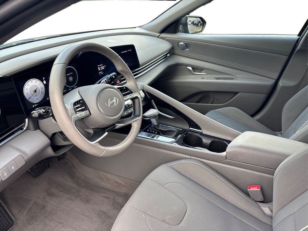 2024 Hyundai Elantra SEL Convenience photo 9