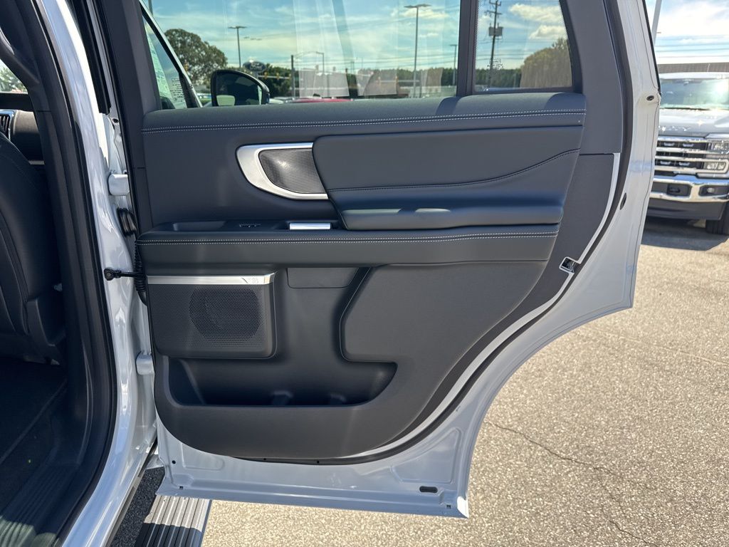 2025 Ford Expedition Platinum photo 19