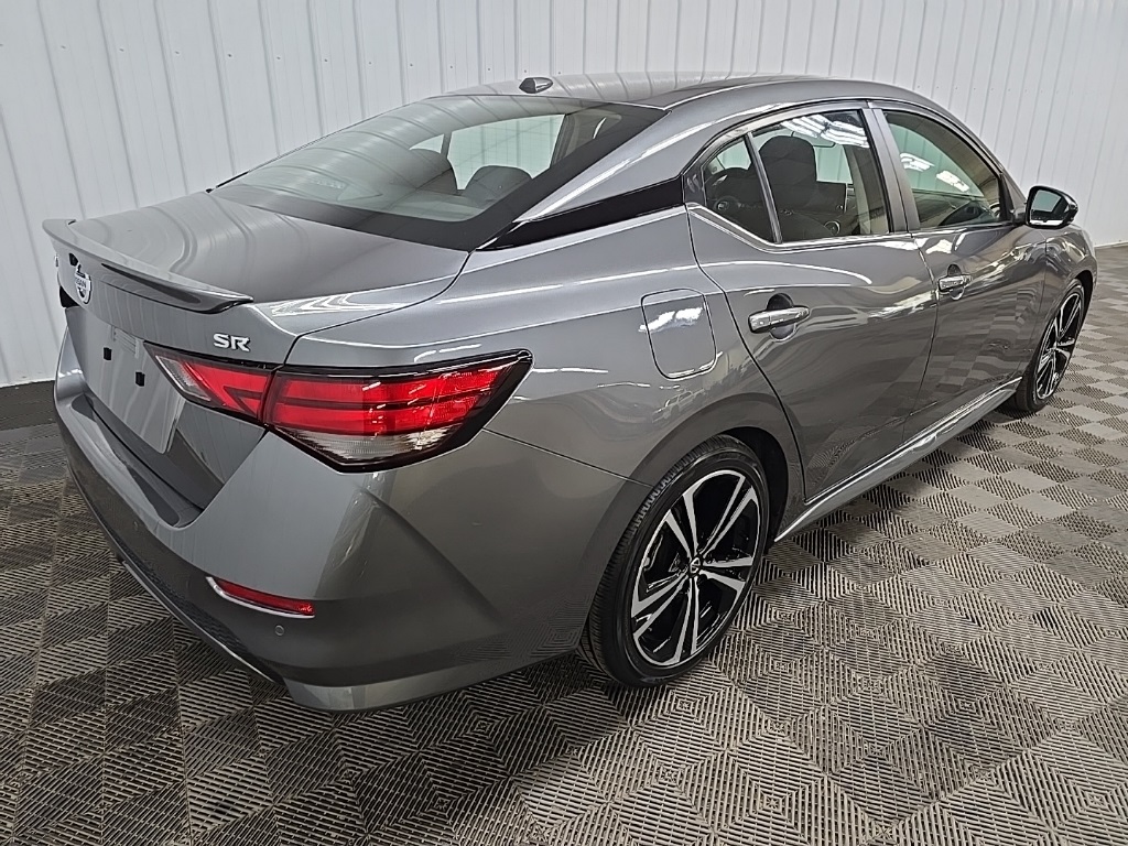 2021 Nissan Sentra SR photo 10