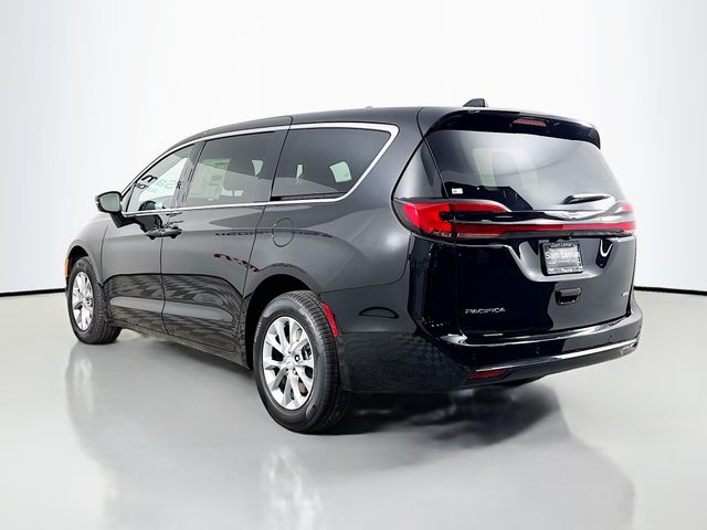 2026 Chrysler Pacifica photo 3