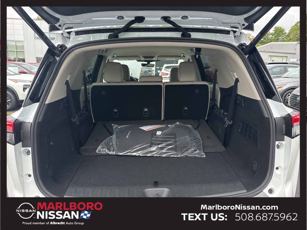 2025 Nissan Pathfinder SL photo 6