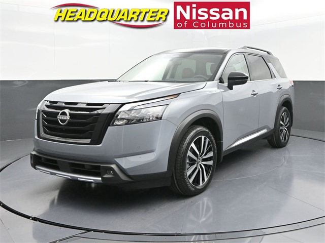 2025 Nissan Pathfinder Platinum's photo