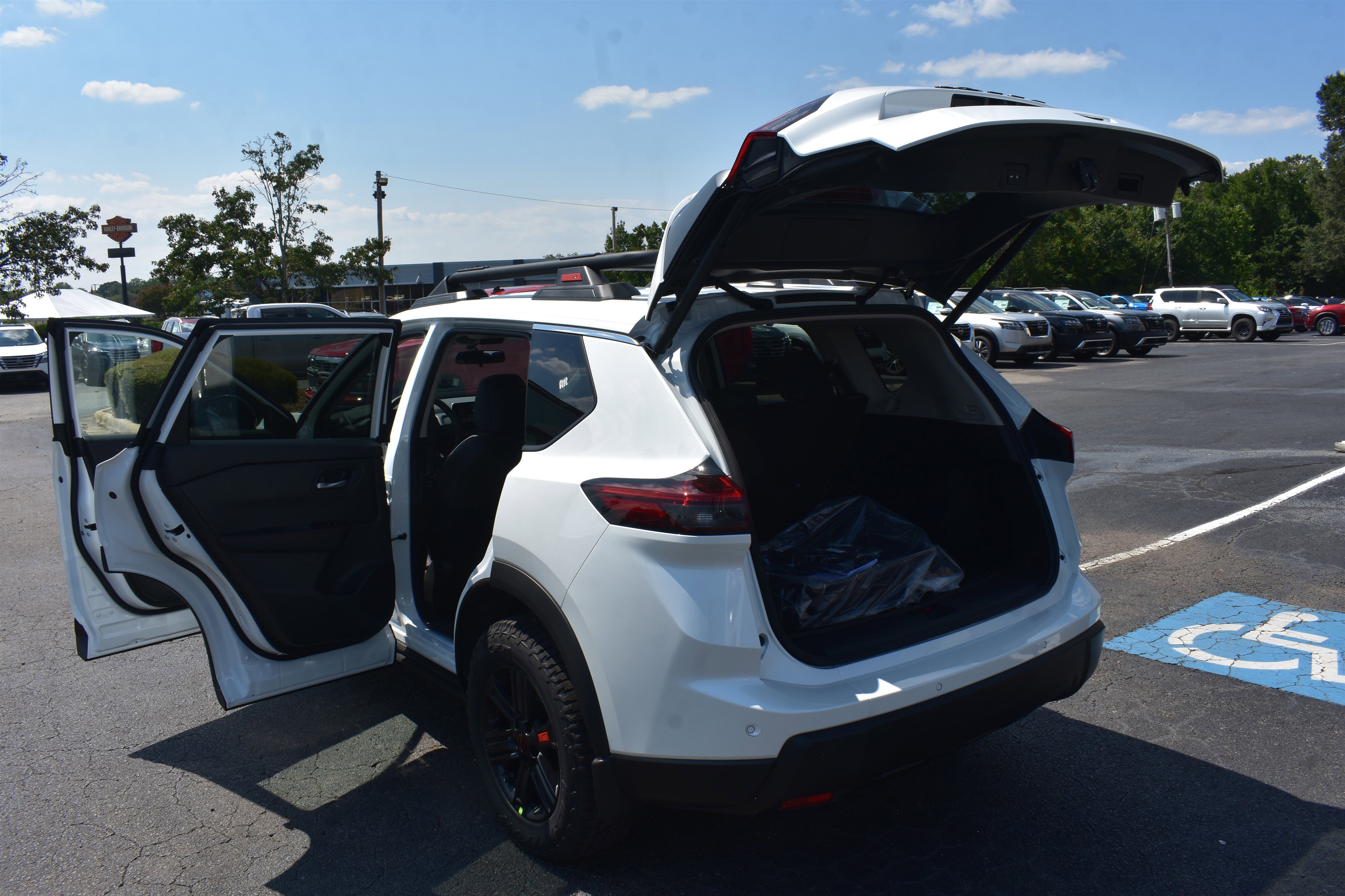 2026 Nissan Rogue SV photo 8