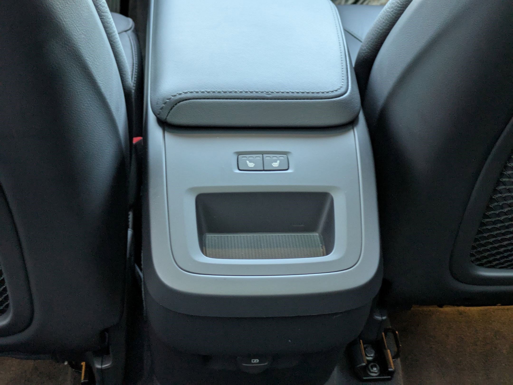 2025 Volvo XC60 Plus photo 27