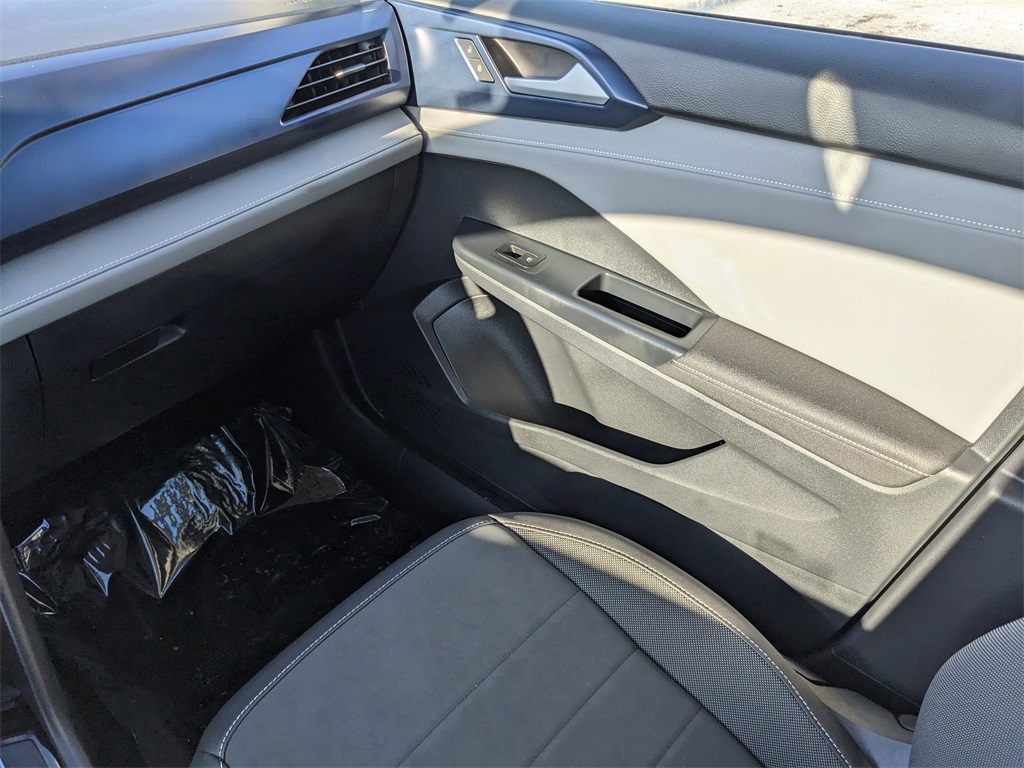 2024 Volkswagen Taos SE photo 17