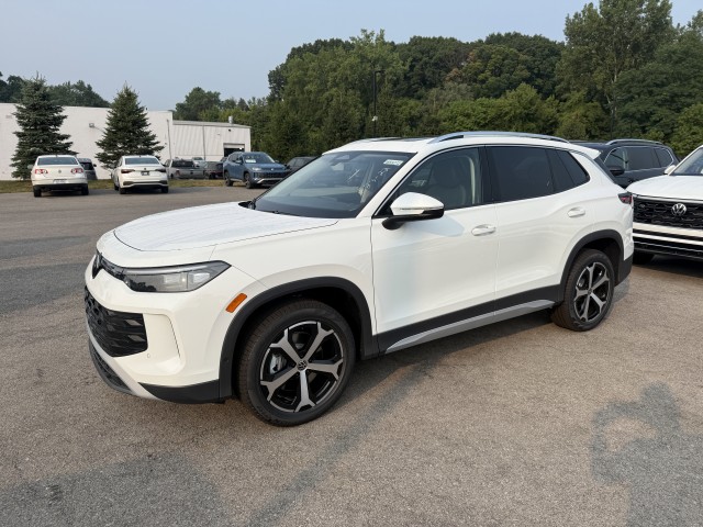 Volkswagen Tiguan ホワイト SUV White Volkswagen Tiguan for Sale | Ide VW of East Rochester