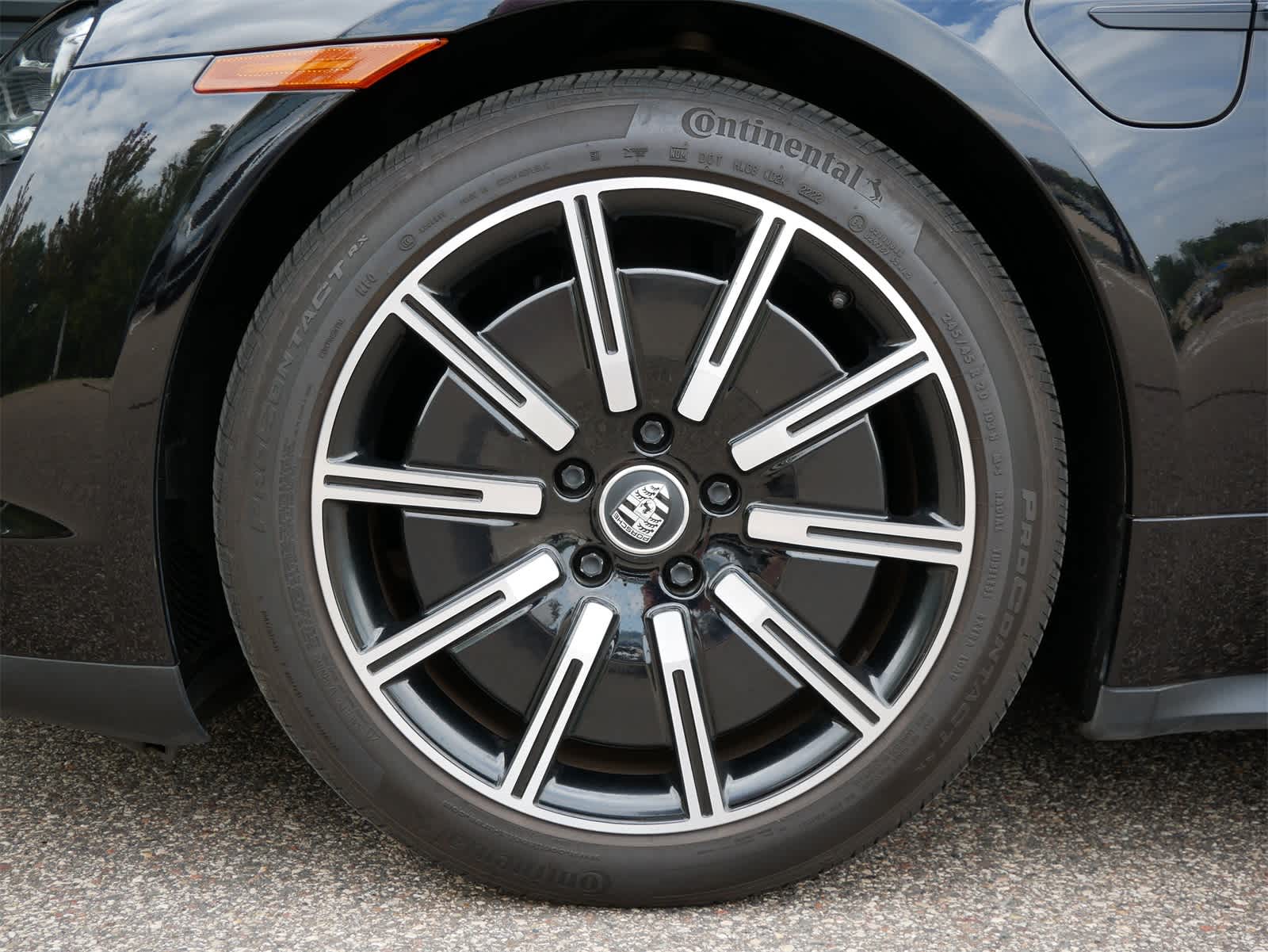 2023 Porsche Taycan photo 16