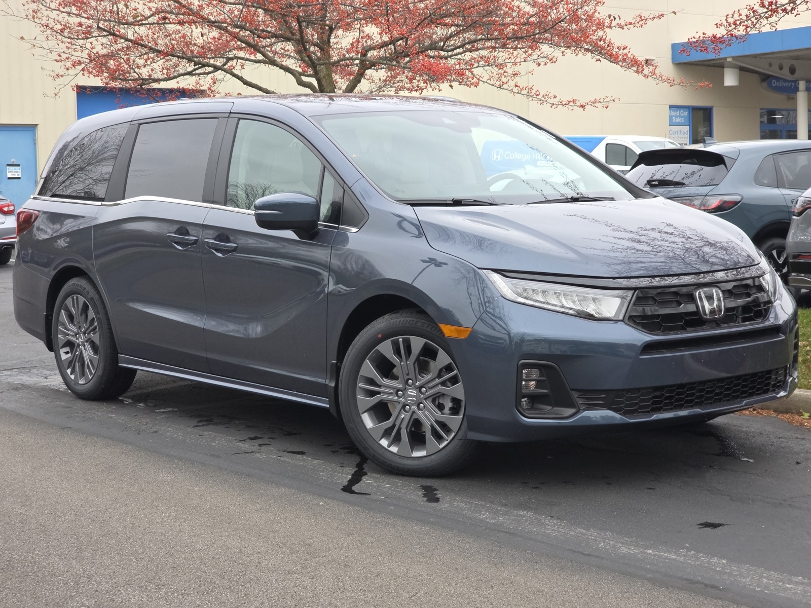 2026 Honda Odyssey Touring's photo