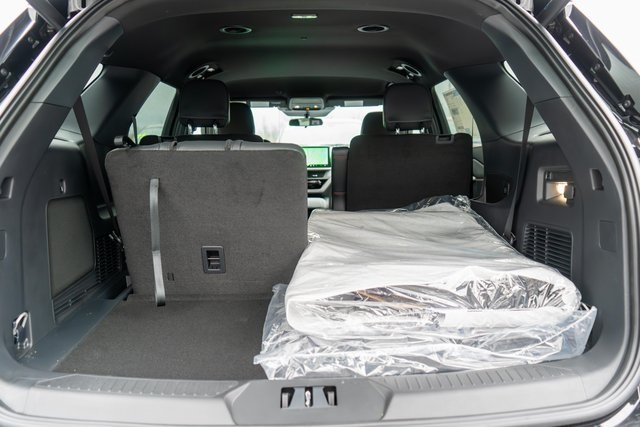 2026 Ford Explorer ST-Line photo 4