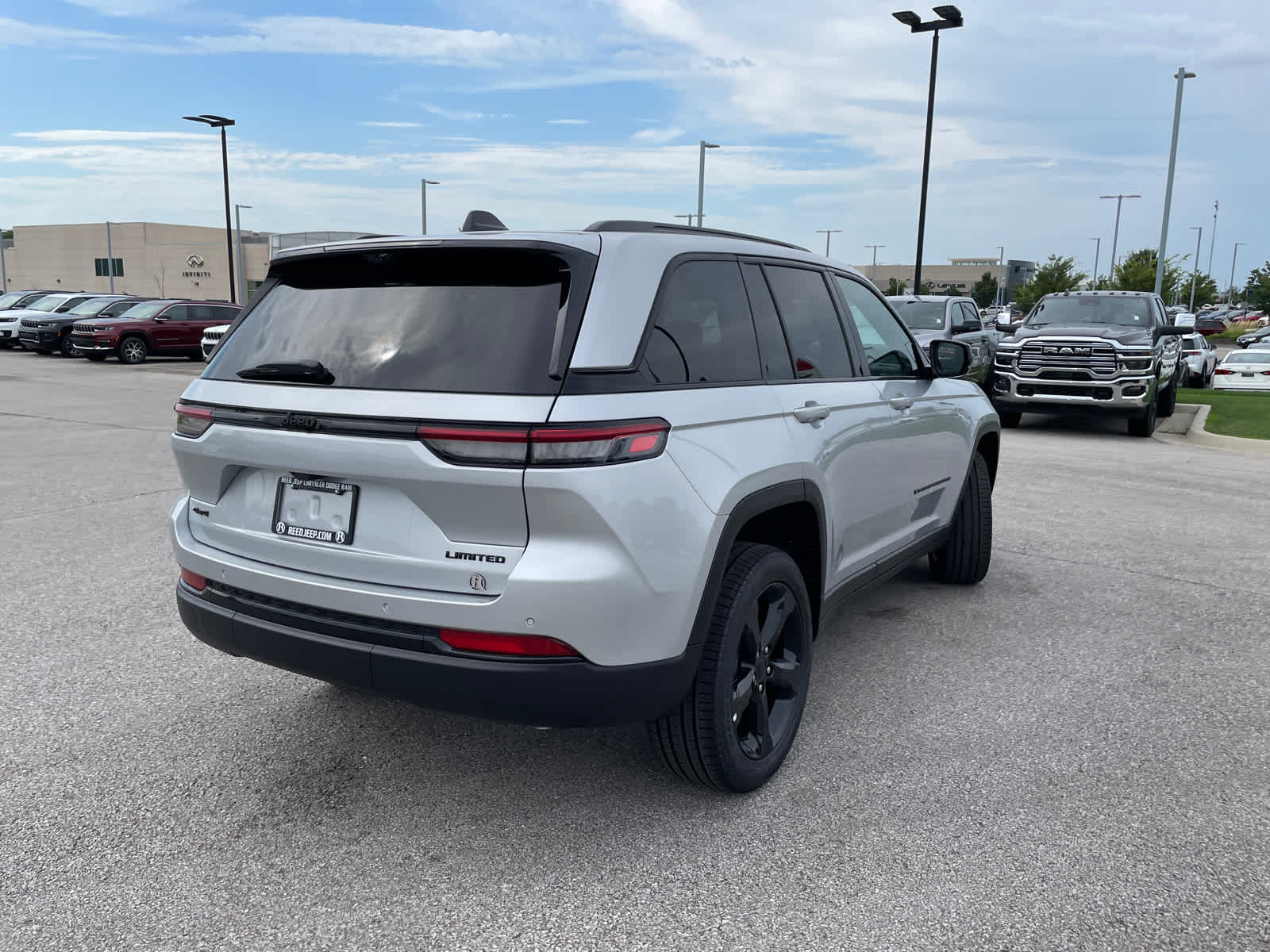 2025 Jeep Grand Cherokee Limited photo 9