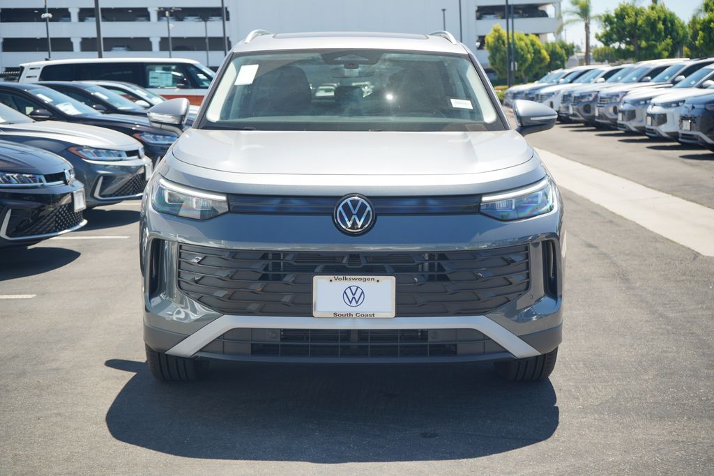 2025 Volkswagen Tiguan SE photo 3