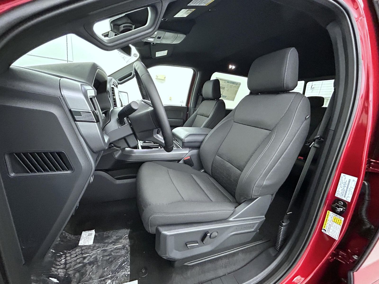 2025 Ford F-150 XLT photo 8