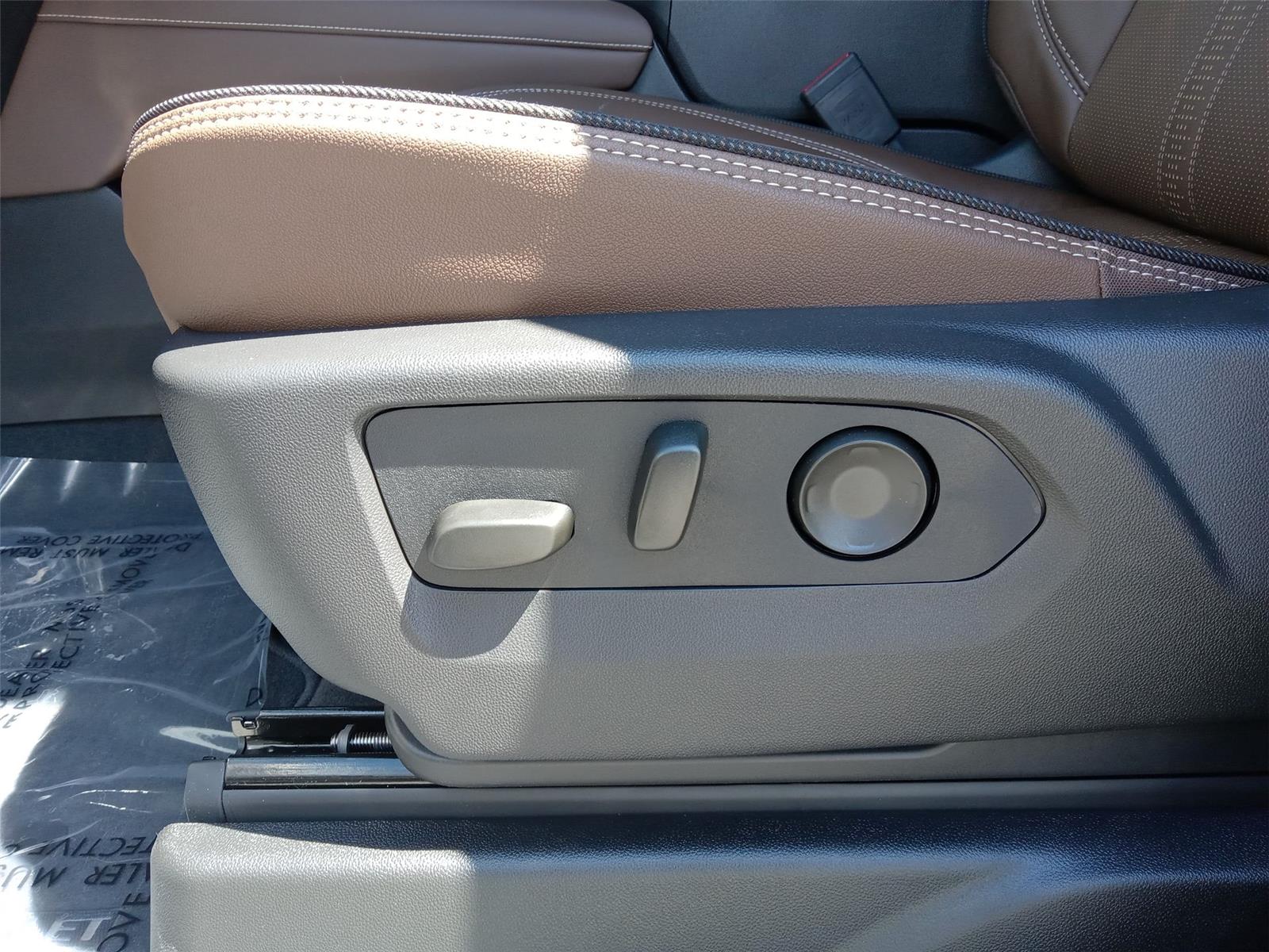 2025 Chevrolet Suburban High Country photo 16