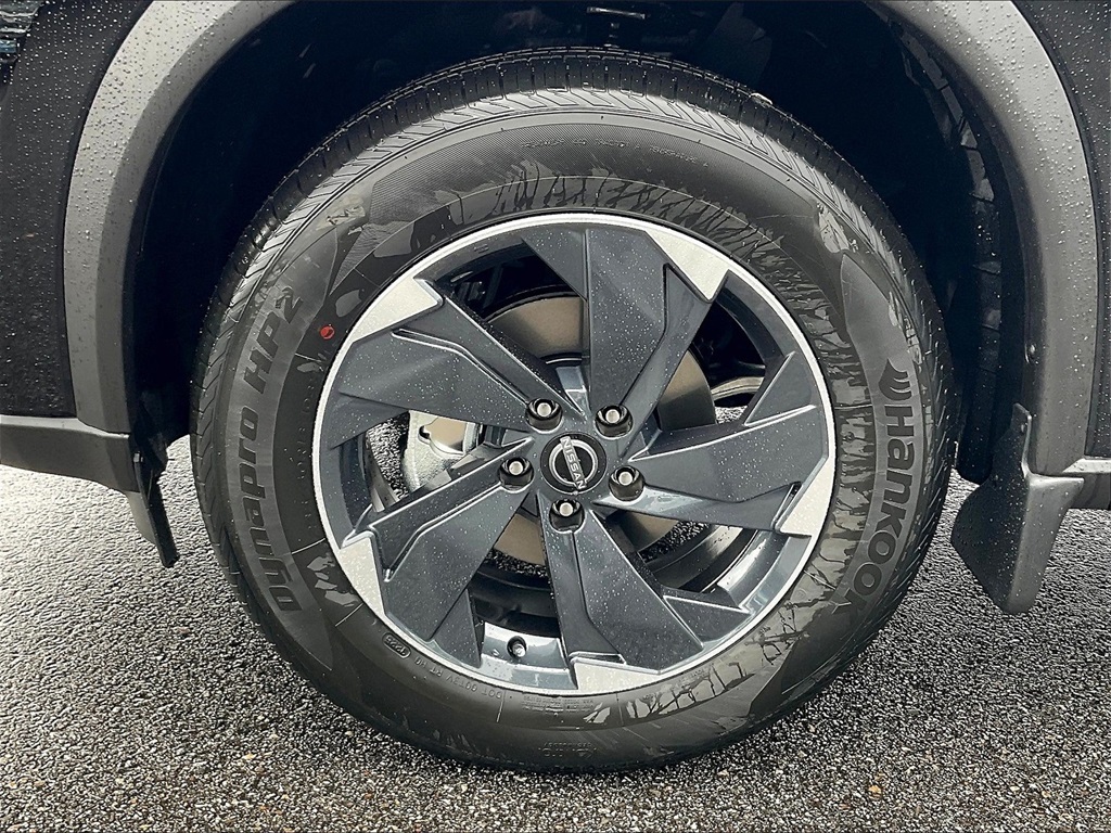 2026 Nissan Rogue SV photo 7