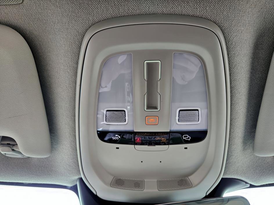 2024 Volvo XC40 Ultimate AWD photo 17