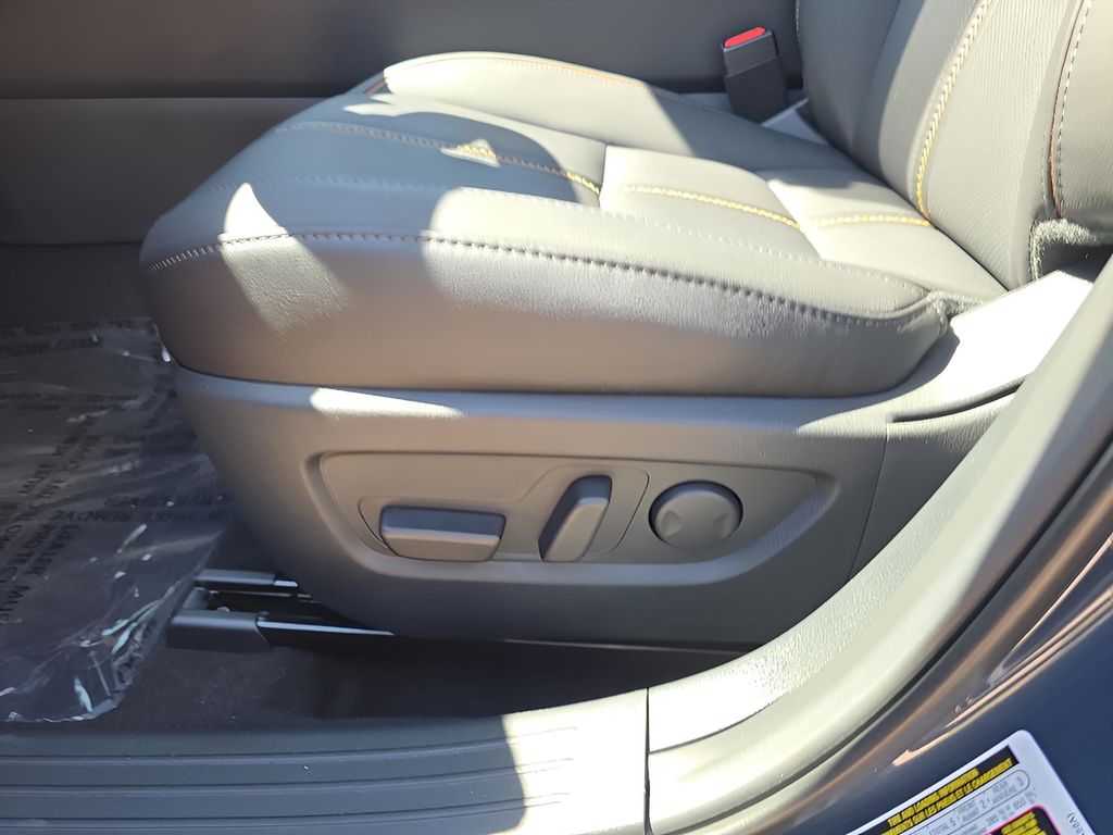 2025 Mazda CX-50 2.5 Premium Plus photo 12