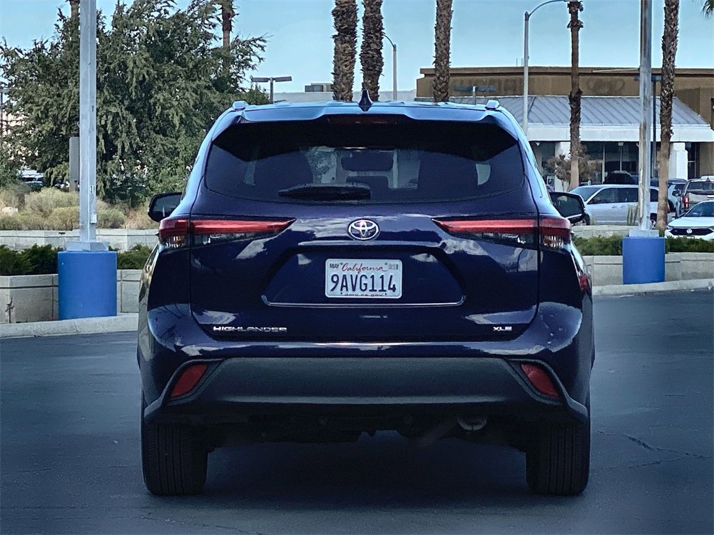 2022 Toyota Highlander XLE photo 3