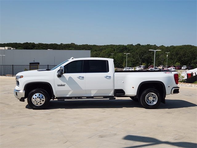 2025 Chevrolet Silverado 3500HD LTZ photo 3