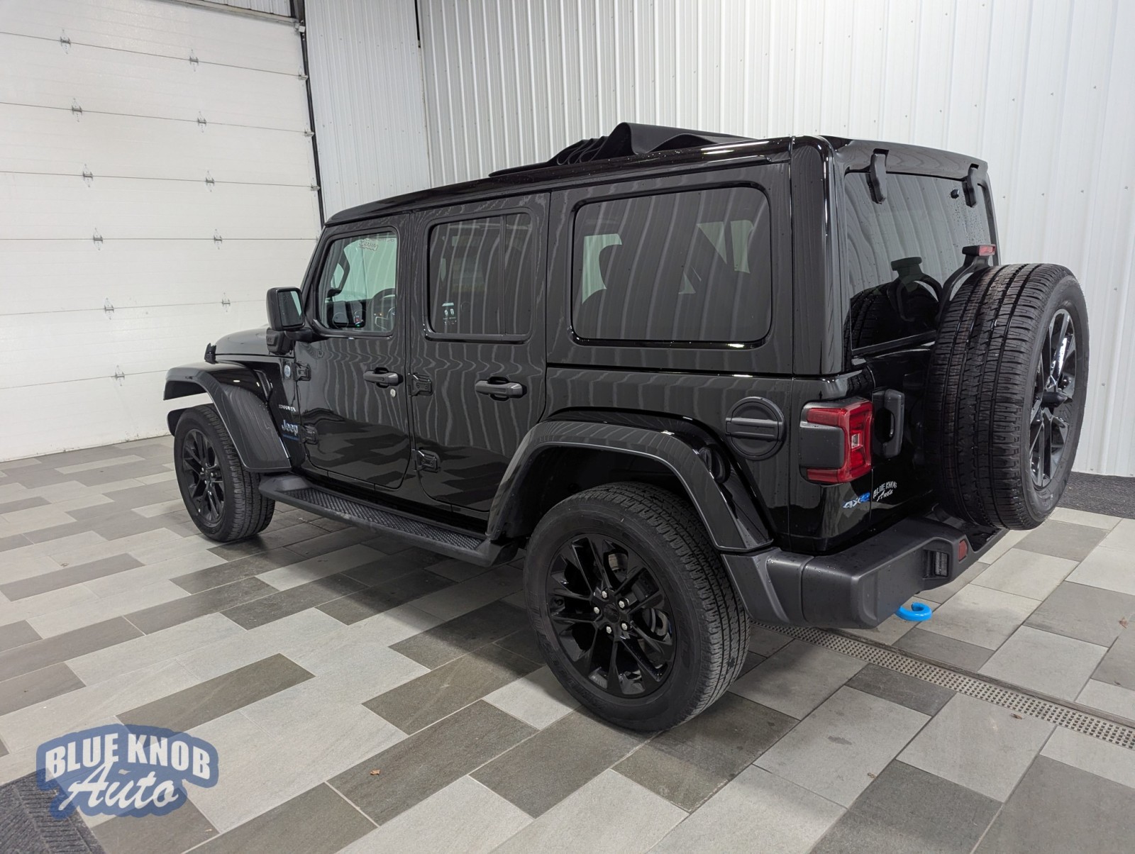 2023 Jeep Wrangler 4xe Sahara photo 2
