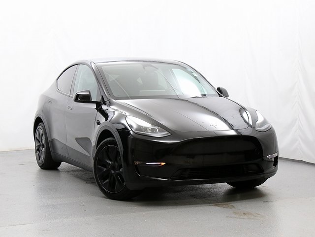2025 Tesla Model Y Long Range's photo